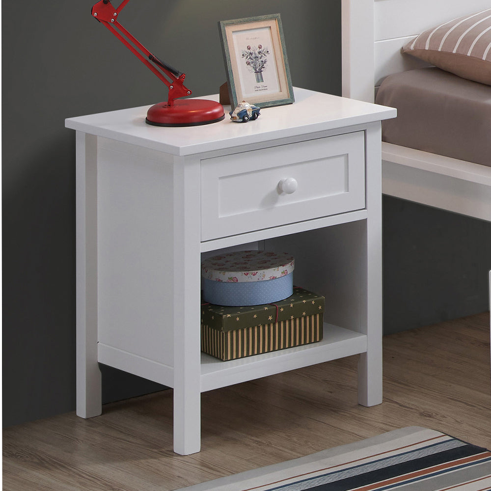 Iolanda Nightstand